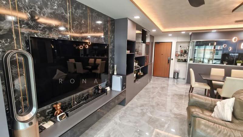 428B Yishun Avenue 11, 428B Yishun Avenue 11, Sembawang / Yishun, 3 Bedrooms, 1,206 sqft, HDB Flat For Sale, by Ronald Chew, 500295318 - Living Room - PropertyGuru.com.sg
