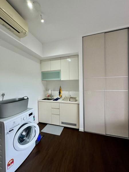 Heron Bay, 61 Upper Serangoon View, Hougang / Punggol / Sengkang, 3 Bedrooms, 1,227 sqft, Condominium For Sale, by Yeo Tong Boon, 500295333 - Kitchen - PropertyGuru.com.sg