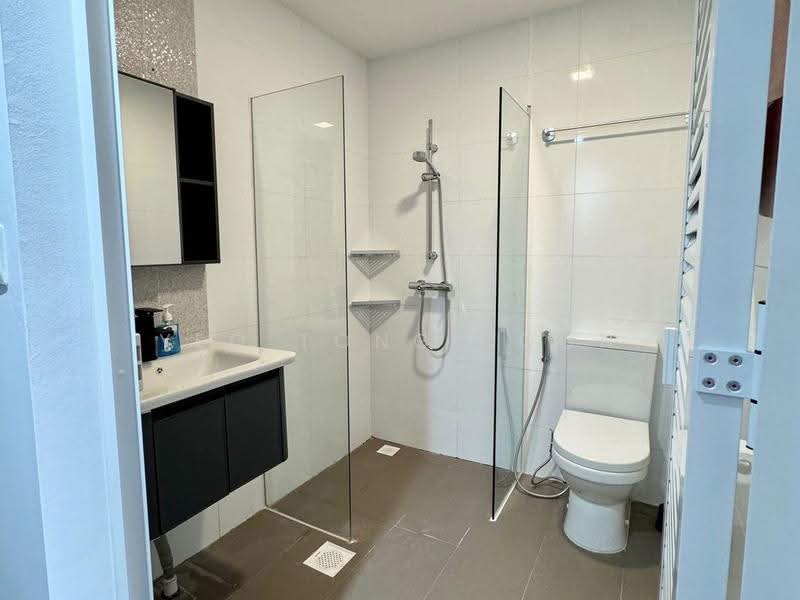Heron Bay, 61 Upper Serangoon View, Hougang / Punggol / Sengkang, 3 Bedrooms, 1,227 sqft, Condominium For Sale, by Yeo Tong Boon, 500295333 - Bathroom - PropertyGuru.com.sg