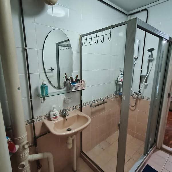 201 Jurong East Street 21, 201 Jurong East Street 21, Boon Lay / Jurong / Tuas, Room Rental, 140 sqft, HDB Flat For Rent, by Jasmine Ong, 500295340 - Bathroom - PropertyGuru.com.sg