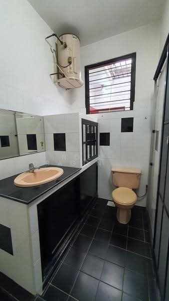 Sembawang Springs Estate, Jalan Salang, Sembawang / Yishun, 4 Bedrooms, 1,106 sqft, Semi-Detached House For Rent, by Noel DRAGON Tan, 500295342 - Master Bathroom - PropertyGuru.com.sg
