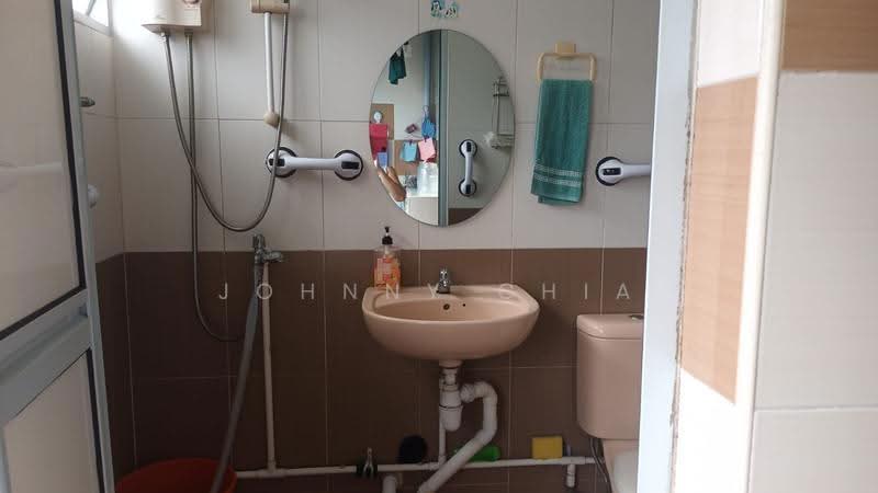 259 Bukit Panjang Ring Road, 259 Bukit Panjang Ring Road, Dairy Farm / Bukit Panjang / Choa Chu Kang, Room Rental, 120 sqft, HDB Flat For Rent, by Johnny Chia, 500295348 - Bathroom - PropertyGuru.com.sg