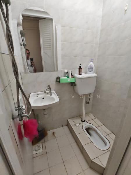 Simsville, 8 Geylang East Avenue 2, Eunos / Geylang / Paya Lebar, Room Rental, 100 sqft, Condominium For Rent, by Steve Voon, 500295350 - Bathroom - PropertyGuru.com.sg