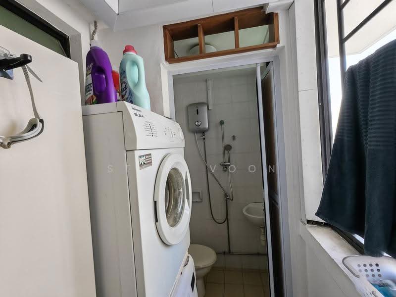 Central Grove, 3 Geylang East Avenue 1, Eunos / Geylang / Paya Lebar, Room Rental, 200 sqft, Condominium For Rent, by Steve Voon, 500295357 - Bathroom - PropertyGuru.com.sg
