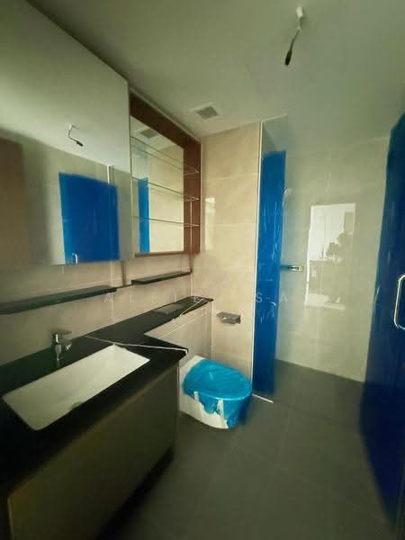 The Hill @ One-North, 15 Slim Barrack Rise, Buona Vista / West Coast / Clementi New Town, 2 Bedrooms, 753 sqft, Condominium For Rent, by Alfie Isa, 500295370 - Bathroom - PropertyGuru.com.sg