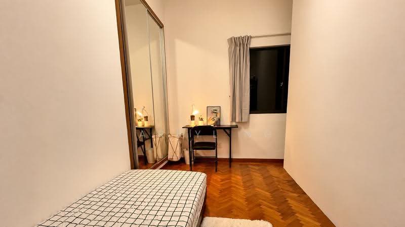 Oxley Garden, 5 Oxley Rise, Orchard / River Valley, Room Rental, 100 sqft, Apartment For Rent, by Darryl Ng, 500295372 - Bedroom - PropertyGuru.com.sg