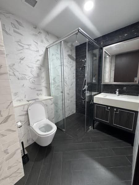 Mayfair Gardens, 10 Rifle Range Road, Clementi Park / Upper Bukit Timah, 2 Bedrooms, 753 sqft, Condominium For Sale, by Karen Tan, 500295374 - Bathroom - PropertyGuru.com.sg