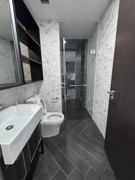 Mayfair Gardens, 10 Rifle Range Road, Clementi Park / Upper Bukit Timah, 2 Bedrooms, 753 sqft, Condominium For Sale, by Karen Tan, 500295374 - Bathroom - PropertyGuru.com.sg