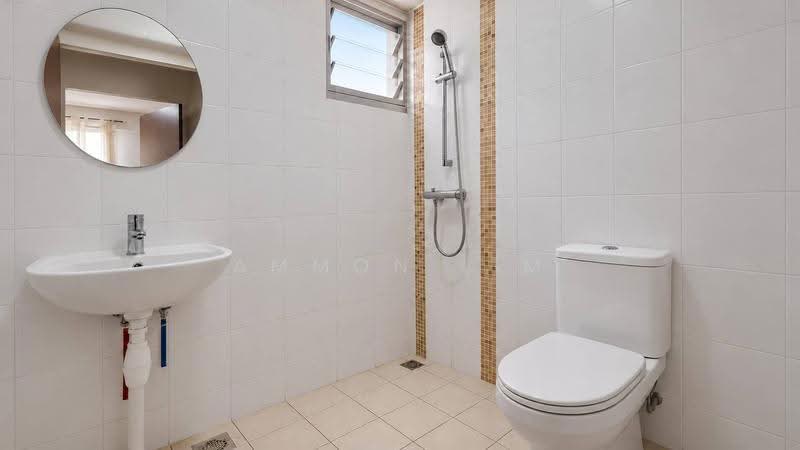 987B Buangkok Green, 987B Buangkok Green, Hougang / Punggol / Sengkang, 2 Bedrooms, 731 sqft, HDB Flat For Sale, by Ammon Lim, 500295404 - Bathroom - PropertyGuru.com.sg