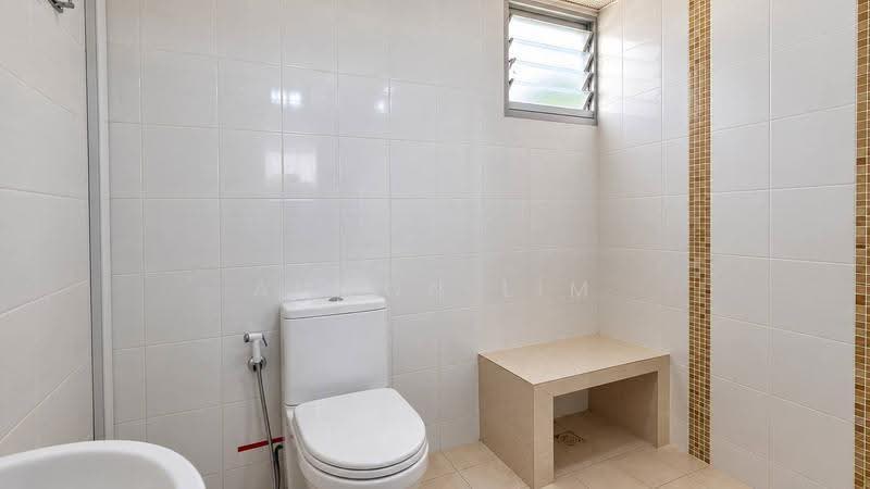 987B Buangkok Green, 987B Buangkok Green, Hougang / Punggol / Sengkang, 2 Bedrooms, 731 sqft, HDB Flat For Sale, by Ammon Lim, 500295404 - Bathroom - PropertyGuru.com.sg