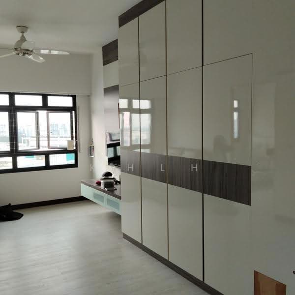 372 Jurong East Street 32, 372 Jurong East Street 32, Boon Lay / Jurong / Tuas, 1 Bedroom, 473 sqft, HDB Flat For Sale, by Koh L H, 500295406 - Living Room - PropertyGuru.com.sg