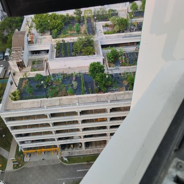 372 Jurong East Street 32, 372 Jurong East Street 32, Boon Lay / Jurong / Tuas, 1 Bedroom, 473 sqft, HDB Flat For Sale, by Koh L H, 500295406 - Car Park - PropertyGuru.com.sg