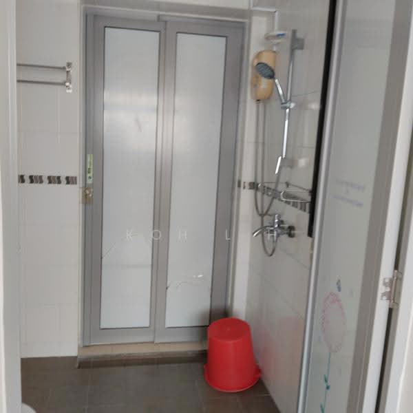 372 Jurong East Street 32, 372 Jurong East Street 32, Boon Lay / Jurong / Tuas, 1 Bedroom, 473 sqft, HDB Flat For Sale, by Koh L H, 500295406 - Bathroom - PropertyGuru.com.sg