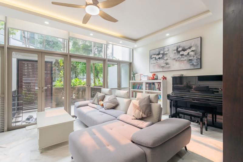 The Teneriffe, 294 Laurel Wood Avenue, Tanglin / Holland / Bukit Timah, 5 Bedrooms, 3,122 sqft, Cluster House For Sale, by Clifton Ong, 500295415 - Living Room - PropertyGuru.com.sg