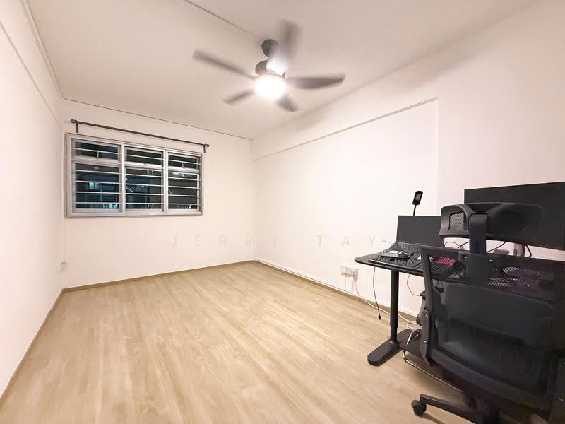 315 Clementi Avenue 4, 315 Clementi Avenue 4, Buona Vista / West Coast / Clementi New Town, 3 Bedrooms, 980 sqft, HDB Flat For Sale, by Jerry Tay, 500295419 - Common Bedroom 2 - PropertyGuru.com.sg