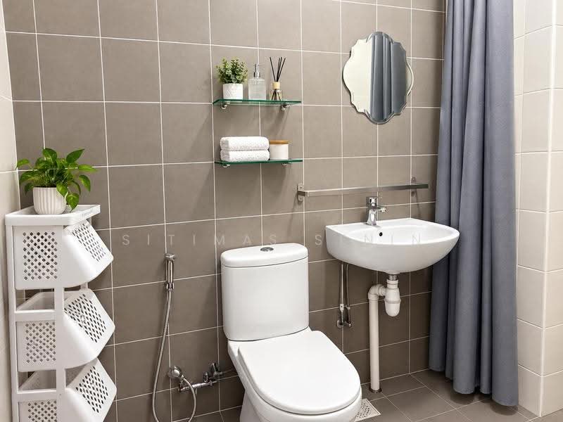 124 Tampines Street 11, 124 Tampines Street 11, Pasir Ris / Tampines, 4 Bedrooms, 1,570 sqft, HDB Flat For Sale, by Sitimas Senin, 500295423 - Bathroom - PropertyGuru.com.sg