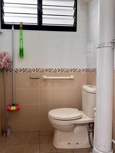 739 Yishun Avenue 5, 739 Yishun Avenue 5, Sembawang / Yishun, 2 Bedrooms, 721 sqft, HDB Flat For Sale, by Clara Koh, 500295426 - Bathroom - PropertyGuru.com.sg