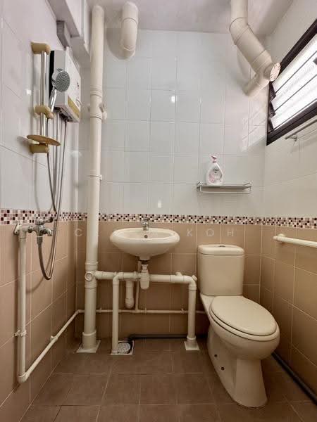739 Yishun Avenue 5, 739 Yishun Avenue 5, Sembawang / Yishun, 2 Bedrooms, 721 sqft, HDB Flat For Sale, by Clara Koh, 500295426 - Bathroom - PropertyGuru.com.sg