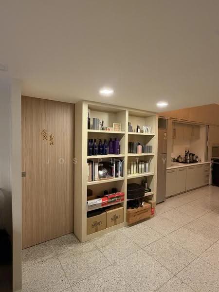 The Central, 6 Eu Tong Sen Street, Boat Quay / Raffles Place / Marina, 624 sqft, Office For Sale, by Joseph Tay, 500295454 - Kitchen - CommercialGuru.com.sg