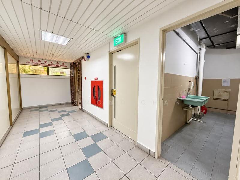 Fook Hai Building, 150 South Bridge Road, Boat Quay / Raffles Place / Marina, 280 sqft, Office For Sale, by Desmond Chan, 500295461 - Corridor - CommercialGuru.com.sg