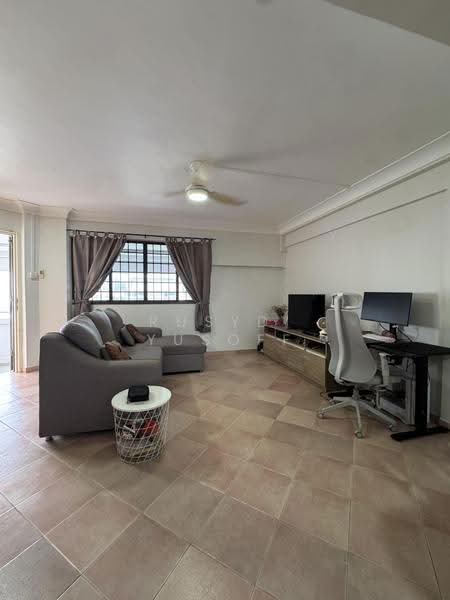 211 Tampines Street 23, 211 Tampines Street 23, Pasir Ris / Tampines, 2 Bedrooms, 742 sqft, HDB Flat For Sale, by Rusydi Yusoff, 500295487 - Living Room - PropertyGuru.com.sg