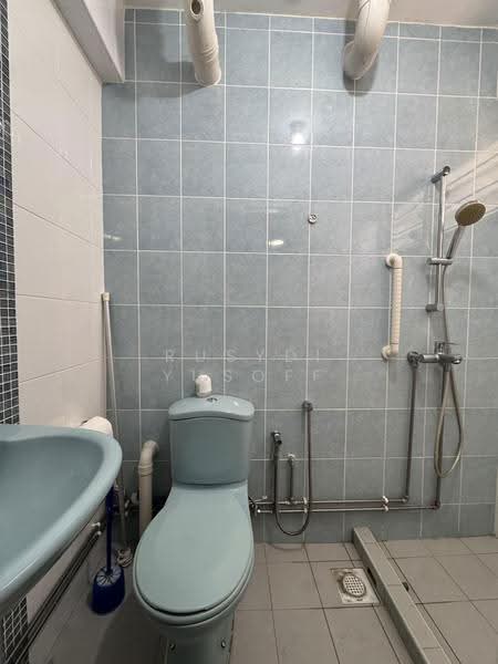 211 Tampines Street 23, 211 Tampines Street 23, Pasir Ris / Tampines, 2 Bedrooms, 742 sqft, HDB Flat For Sale, by Rusydi Yusoff, 500295487 - Bathroom - PropertyGuru.com.sg
