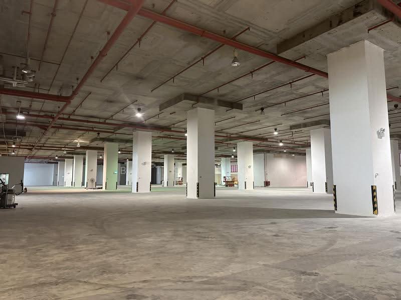 4 Dedicated Loading Bays Warehouse @ Jurong, Clementi Park / Upper Bukit Timah, 16,000 sqft, Warehouse For Rent, by Betsy Loh, 500295551 - Car Park - CommercialGuru.com.sg