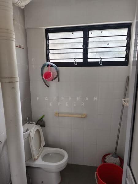 105 Bedok Reservoir Road, 105 Bedok Reservoir Road, Bedok / Upper East Coast, Room Rental, 100 sqft, HDB Flat For Rent, by Fazeerah Epeer, 500295561 - Bathroom - PropertyGuru.com.sg