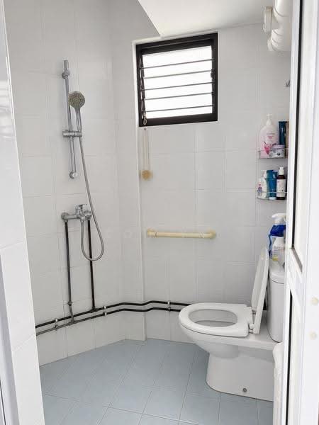 110 Jurong East Street 13, 110 Jurong East Street 13, Boon Lay / Jurong / Tuas, Room Rental, 190 sqft, HDB Flat For Rent, by Soh YK, 500295562 - Bathroom - PropertyGuru.com.sg