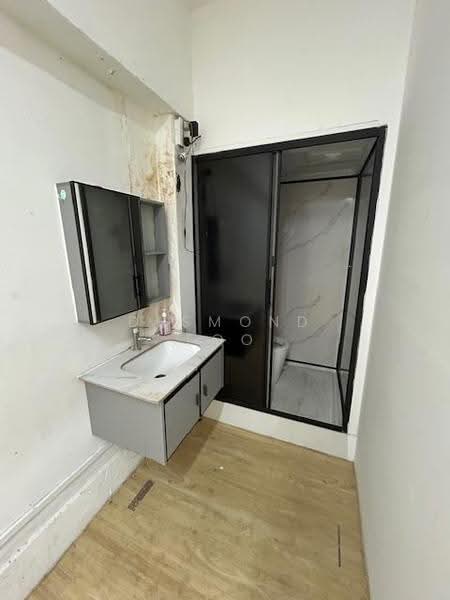 Ground floor B2 in Ubi, Eunos / Geylang / Paya Lebar, 2,000 sqft, Factory / Workshop (B2) For Rent, by Desmond Foo, 500295584 - Bathroom - CommercialGuru.com.sg