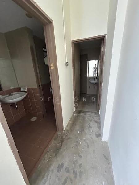 B2 factory in Kaki Bukit, Eunos / Geylang / Paya Lebar, 5,470 sqft, Factory / Workshop (B2) For Rent, by Desmond Foo, 500295601 - Bathroom - CommercialGuru.com.sg