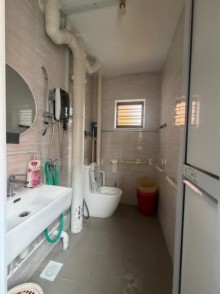 825 Yishun Street 81, 825 Yishun Street 81, Sembawang / Yishun, Room Rental, 250 sqft, HDB Flat For Rent, by Jeremy Peh, 500295624 - Bathroom - PropertyGuru.com.sg