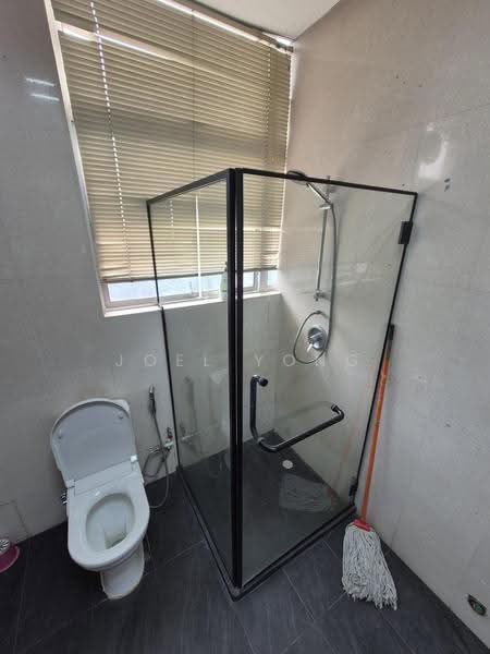 fitted condition unit with own toilet;, showroom office store (fitted condition)!, Macpherson / Potong Pasir, 3,940 sqft, Light Industrial (B1) For Rent, by Joel Yong, 500295637 - CommercialGuru.com.sg