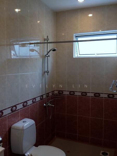 Landed, Tanglin / Holland / Bukit Timah, 5 Bedrooms, 4,000 sqft, Semi-Detached House For Rent, by Evelyn Lin, 500295655 - Bathroom - PropertyGuru.com.sg