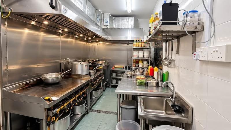 FAMILY RESTAURANT WITH LIVING QUARTERS @BEDOK, Bedok / Upper East Coast, 1,000 sqft, Food & Beverage For Rent, by Raj T C, 500295672 - Kitchen - CommercialGuru.com.sg
