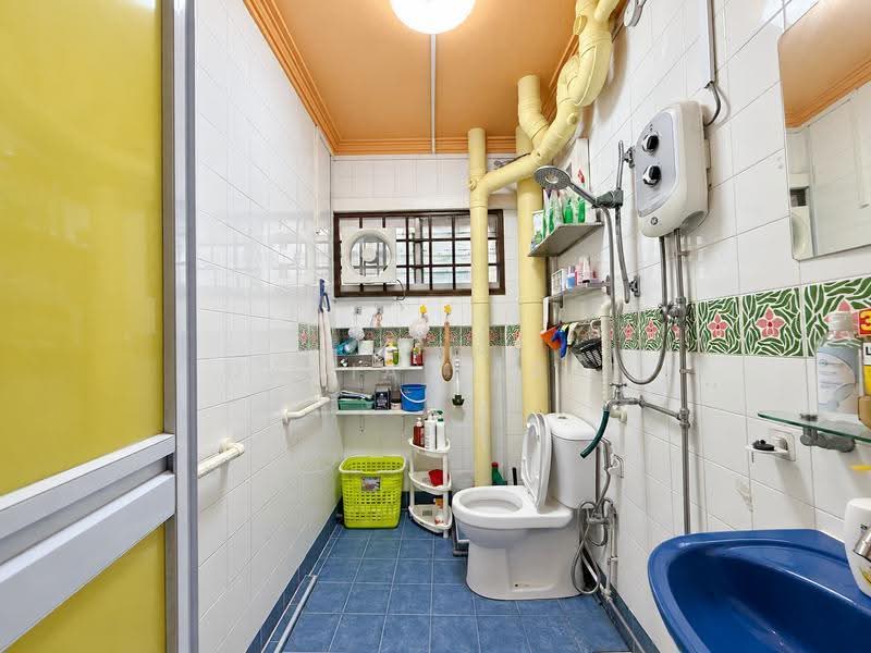 217 Pasir Ris Street 21, 217 Pasir Ris Street 21, Pasir Ris / Tampines, 4 Bedrooms, 1,603 sqft, HDB Flat For Sale, by Danial Arif, 500295688 - Master Bathroom - PropertyGuru.com.sg