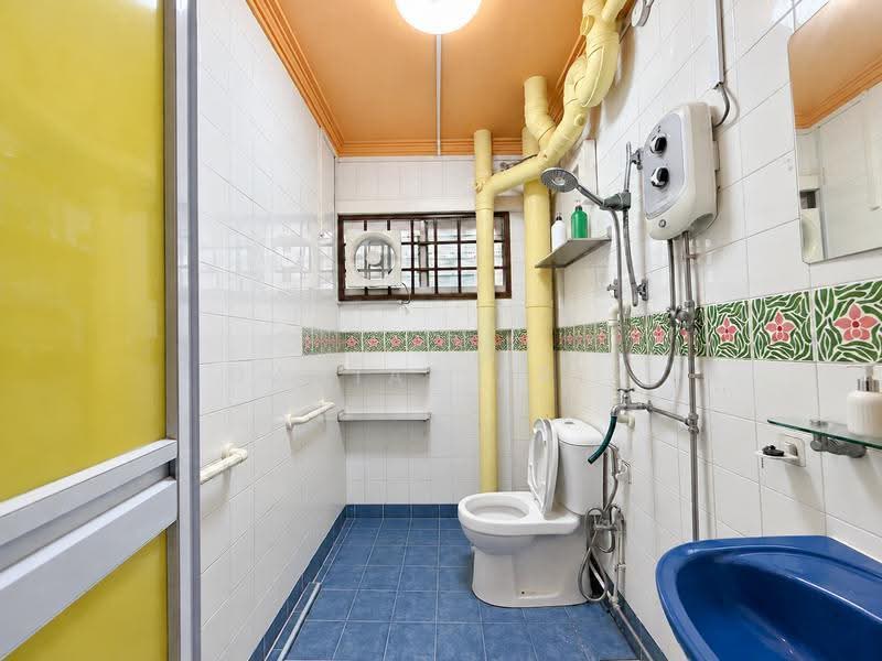 217 Pasir Ris Street 21, 217 Pasir Ris Street 21, Pasir Ris / Tampines, 4 Bedrooms, 1,603 sqft, HDB Flat For Sale, by Danial Arif, 500295688 - Master Bathroom - PropertyGuru.com.sg