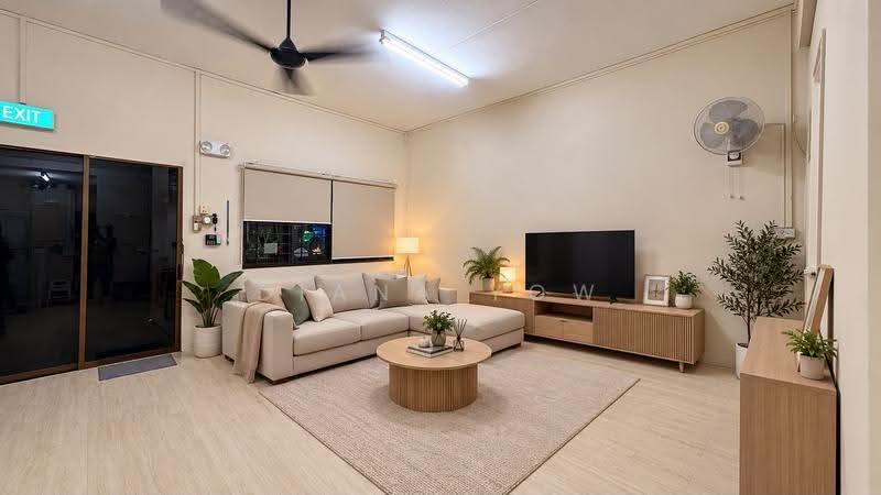Landed Terrace @ Punggol Road! 3500sqft spacious living!, Punggol Road, Hougang / Punggol / Sengkang, 4 Bedrooms, 3,500 sqft, Terraced House For Rent, by Diana Yow, 500295696 - Living Room - PropertyGuru.com.sg
