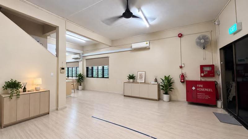 Landed Terrace @ Punggol Road! 3500sqft spacious living!, Punggol Road, Hougang / Punggol / Sengkang, 4 Bedrooms, 3,500 sqft, Terraced House For Rent, by Diana Yow, 500295696 - Living Room - PropertyGuru.com.sg