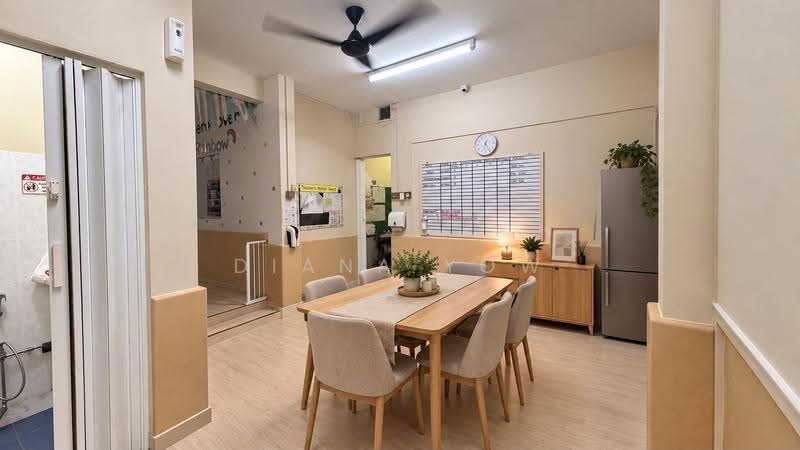 Landed Terrace @ Punggol Road! 3500sqft spacious living!, Punggol Road, Hougang / Punggol / Sengkang, 4 Bedrooms, 3,500 sqft, Terraced House For Rent, by Diana Yow, 500295696 - Dining Room - PropertyGuru.com.sg