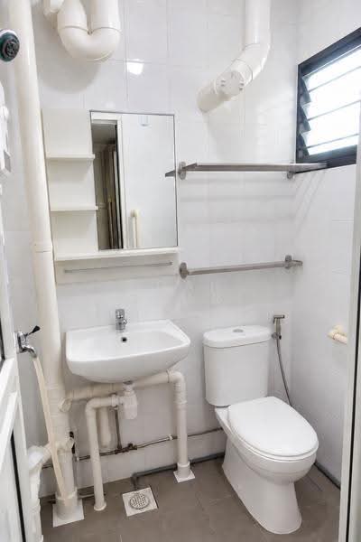412 Bedok North Avenue 2, 412 Bedok North Avenue 2, Bedok / Upper East Coast, 2 Bedrooms, 721 sqft, HDB Flat For Sale, by Odah Omar, 500295704 - Bathroom - PropertyGuru.com.sg