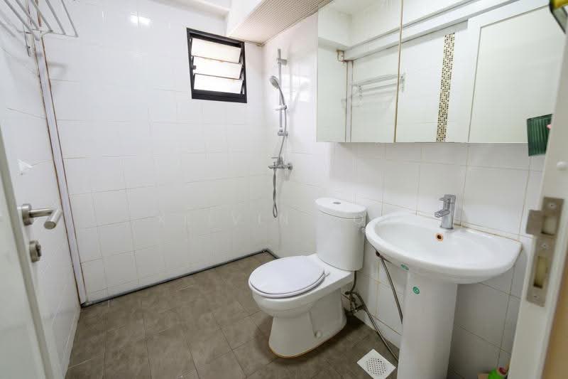 266C Punggol Way, 266C Punggol Way, Hougang / Punggol / Sengkang, 3 Bedrooms, 990 sqft, HDB Flat For Sale, by Kelvin Koh, 500295739 - Master Bathroom - PropertyGuru.com.sg