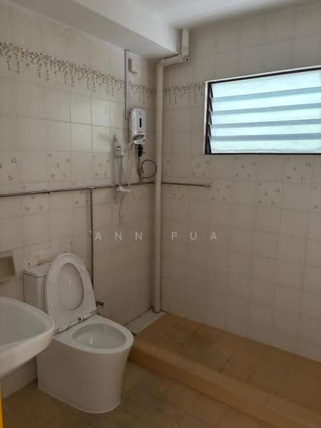 Sembawang Springs Estate, Jalan Salang, Sembawang / Yishun, 7 Bedrooms, 5,300 sqft, Detached House For Rent, by Ann Pua, 500295754 - Bathroom - PropertyGuru.com.sg