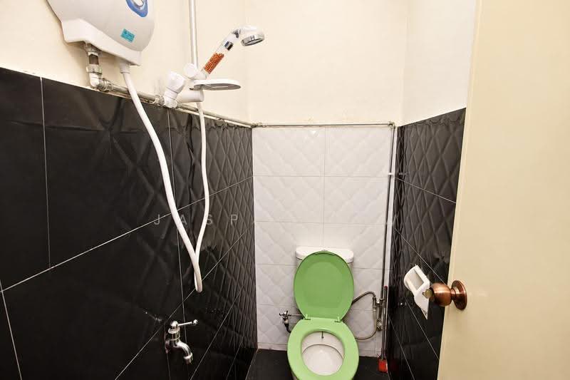 14A Yio Chu Kang Road, 14A Yio Chu Kang Road, Hougang / Punggol / Sengkang, 1 Bedroom, 300 sqft, Apartment For Rent, by Jasper How, 500295789 - Bathroom - PropertyGuru.com.sg