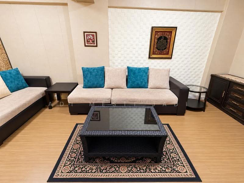 4 Marine Terrace, 4 Marine Terrace, East Coast / Marine Parade, 2 Bedrooms, 699 sqft, HDB Flat For Sale, by Adi Mesti Jadi, 500295794 - Living Room - PropertyGuru.com.sg