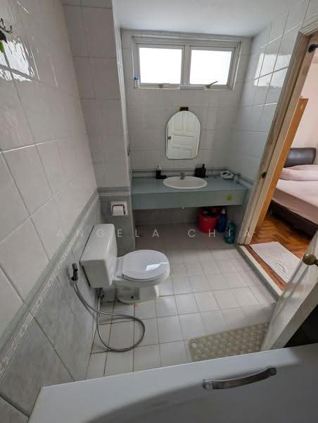 Monarchy Apartments, 51 Mandalay Road, Newton / Novena, Room Rental, 200 sqft, Apartment For Rent, by Angela Chia, 500295796 - Bathroom - PropertyGuru.com.sg