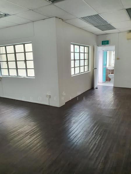 Teck Lim Road, Teck Lim Road, Chinatown / Tanjong Pagar, 736 sqft, Office For Rent, by SERENA, 500295839 - Bathroom - CommercialGuru.com.sg