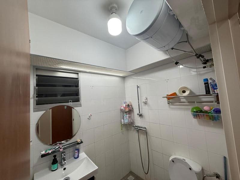212B Punggol Walk, 212B Punggol Walk, Hougang / Punggol / Sengkang, 3 Bedrooms, 1,001 sqft, HDB Flat For Sale, by Ryan Wong, 500295867 - Common Bathroom - PropertyGuru.com.sg