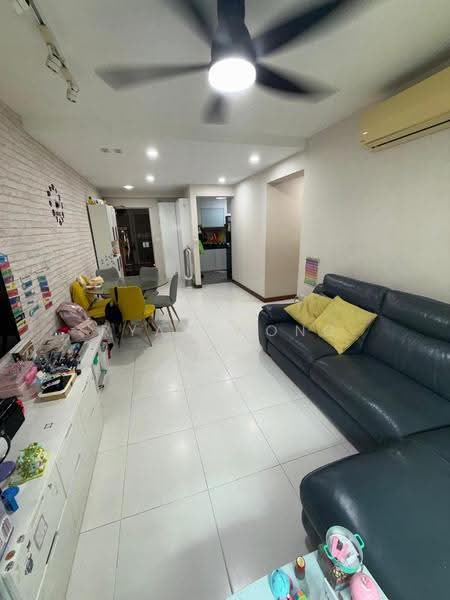 212B Punggol Walk, 212B Punggol Walk, Hougang / Punggol / Sengkang, 3 Bedrooms, 1,001 sqft, HDB Flat For Sale, by Ryan Wong, 500295867 - Living Room - PropertyGuru.com.sg