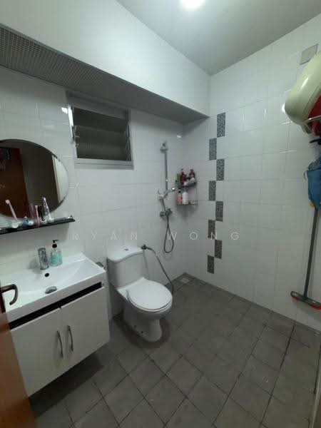 212B Punggol Walk, 212B Punggol Walk, Hougang / Punggol / Sengkang, 3 Bedrooms, 1,001 sqft, HDB Flat For Sale, by Ryan Wong, 500295867 - Master Bathroom - PropertyGuru.com.sg